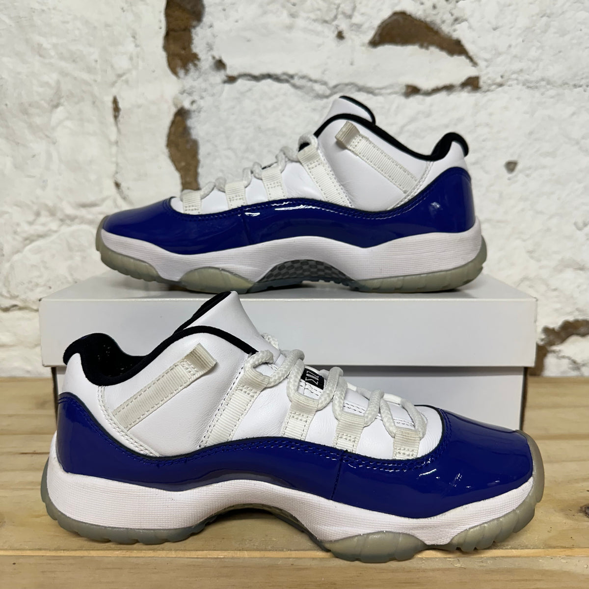 Air Jordan 11 Low White Concord Sz 5.5 (7W)