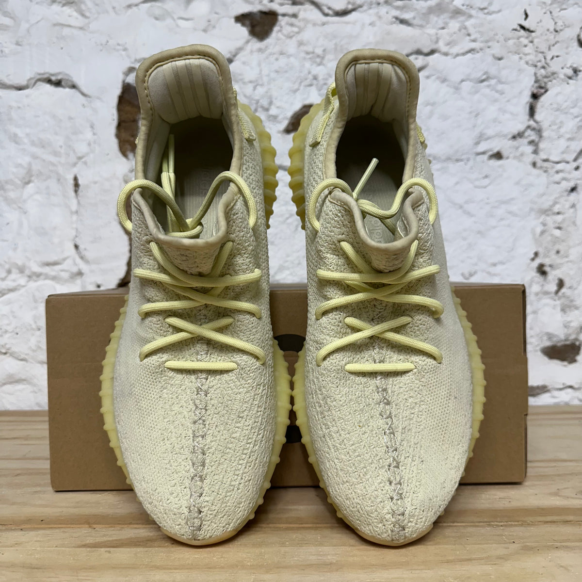 Yeezy 350 V2 Butter Sz 9