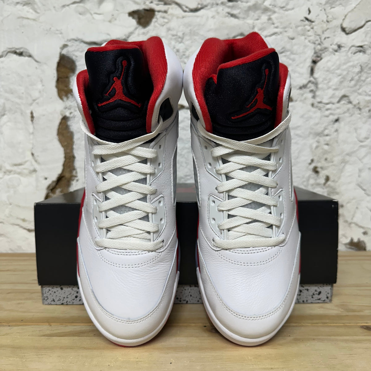 Air Jordan 5 Fire Red Black Tongue (2025) Sz 10 DS