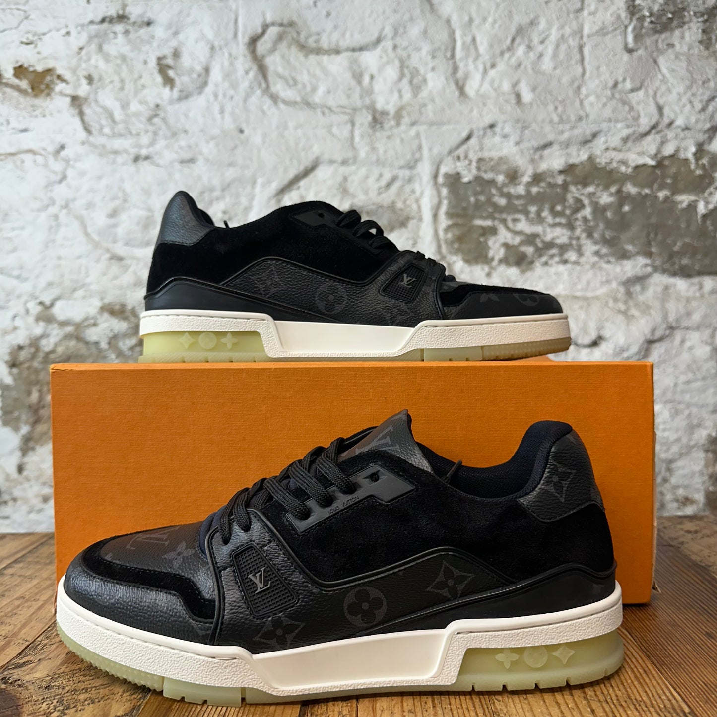 Louis Vuitton Graphite Trainer Sneaker Sz 8.5 (7LV)