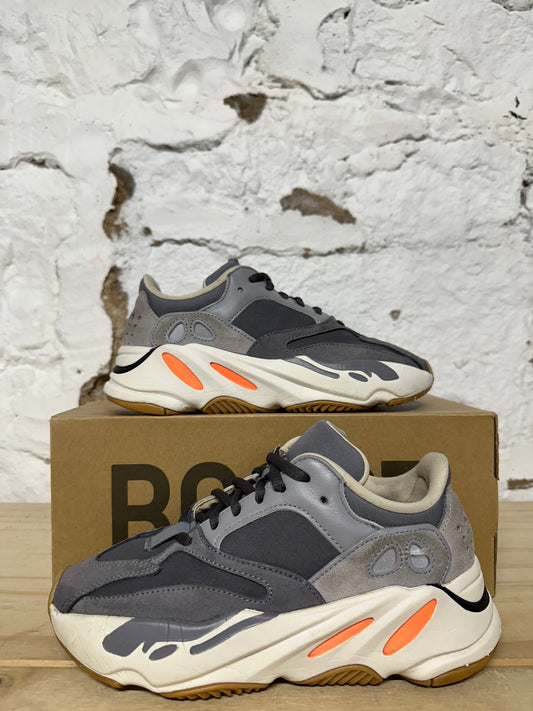 Yeezy 700 Magnet Sz 4