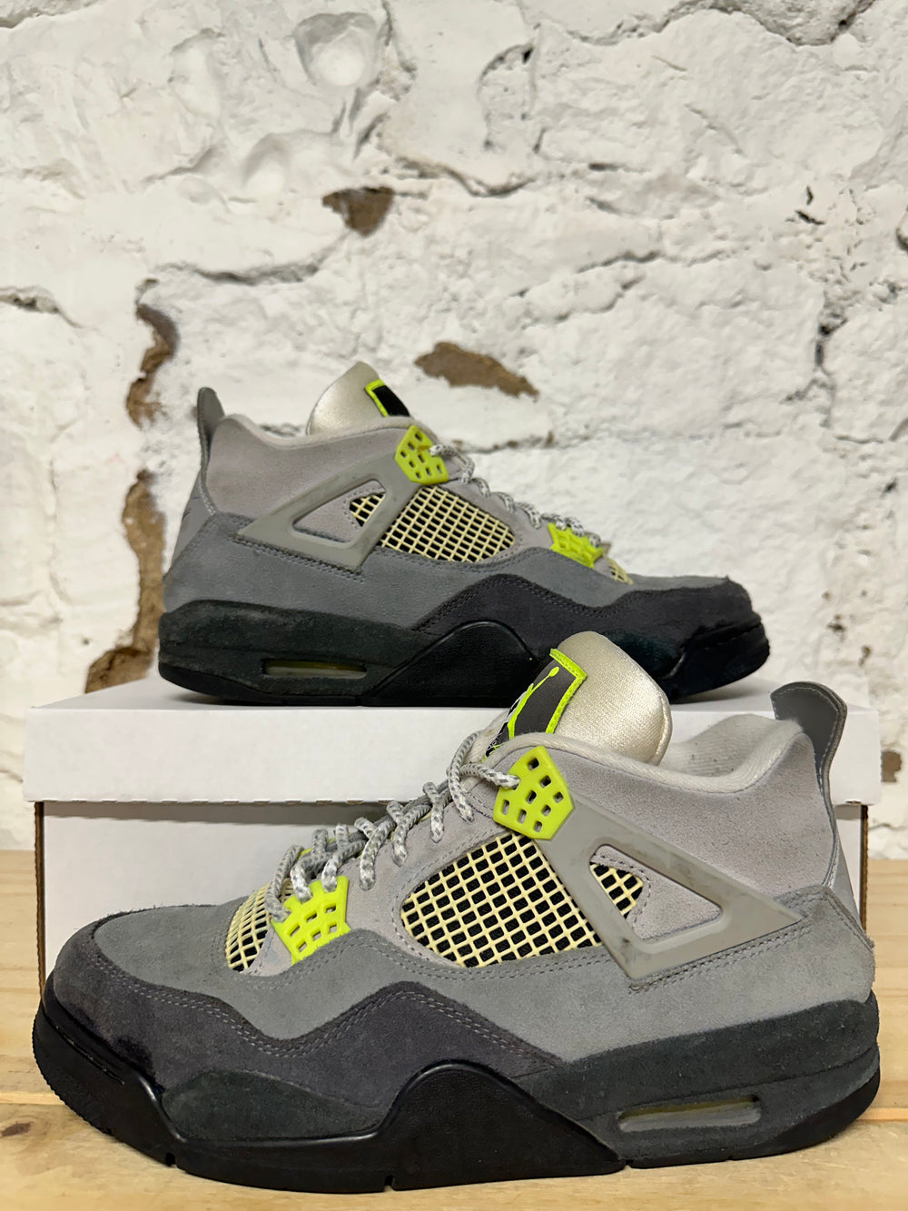 Air Jordan 4 Neon 95 Sz 9