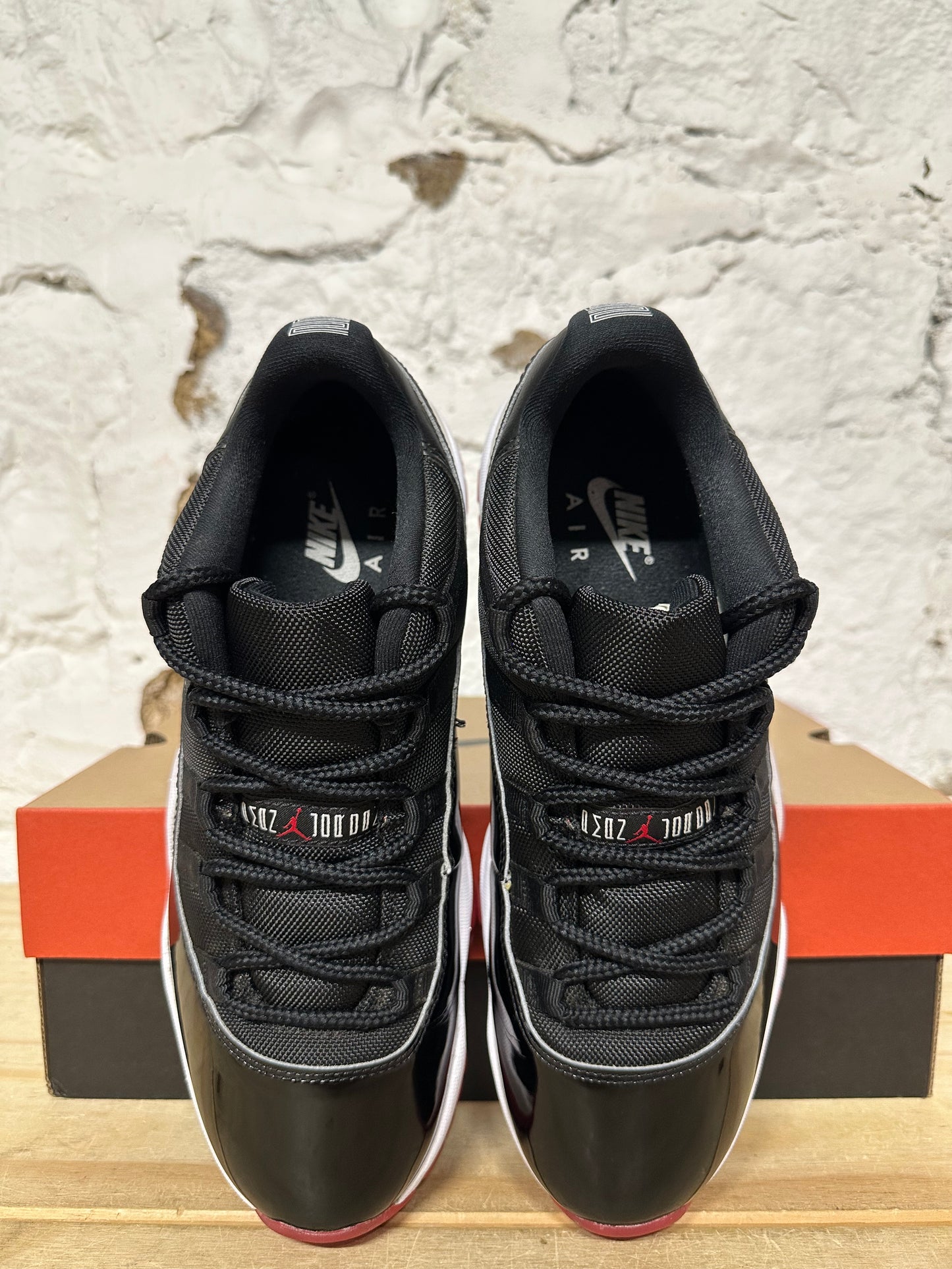 Air Jordan 11 Low Bred Sz 9.5