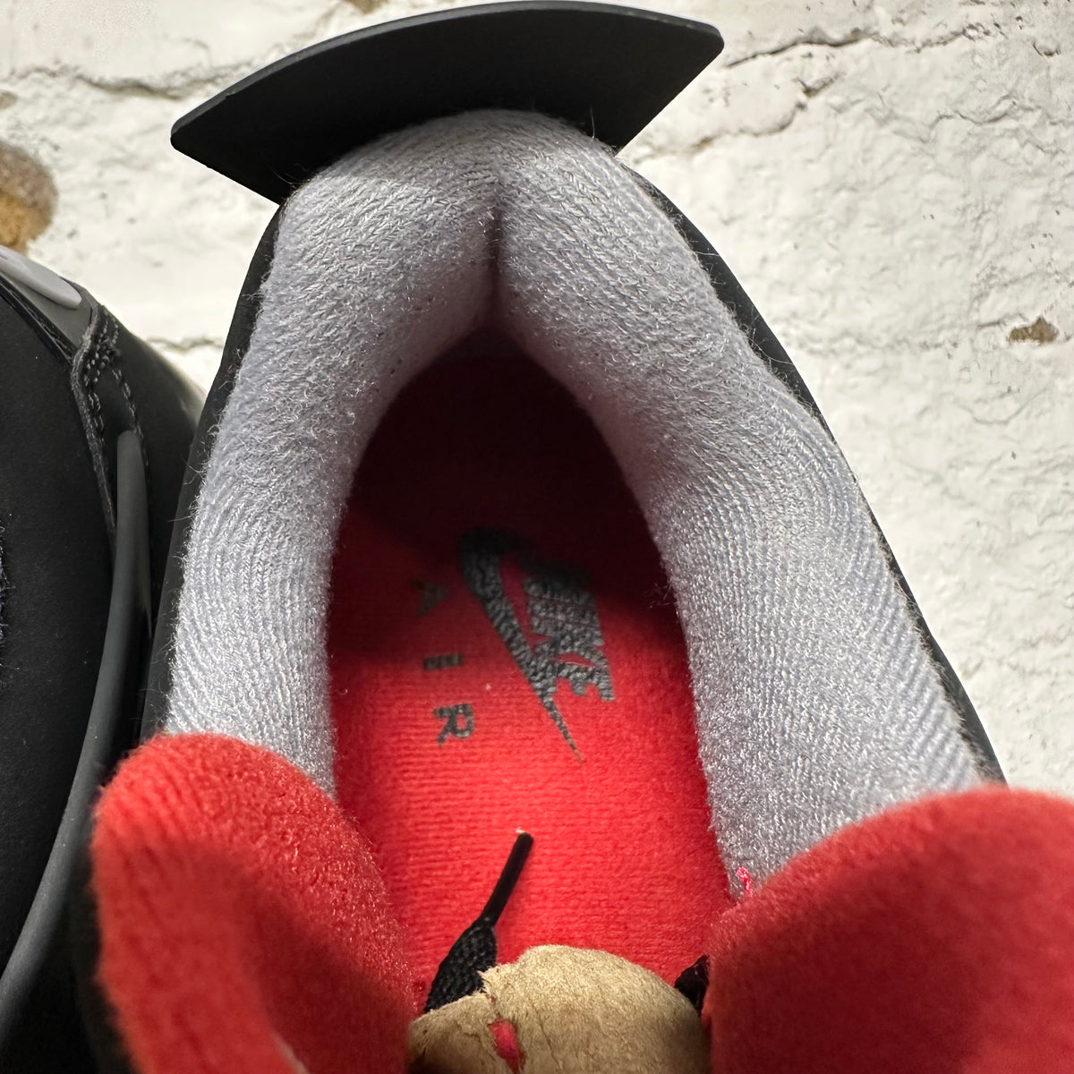 Air Jordan 4 Bred (2019) Sz 9