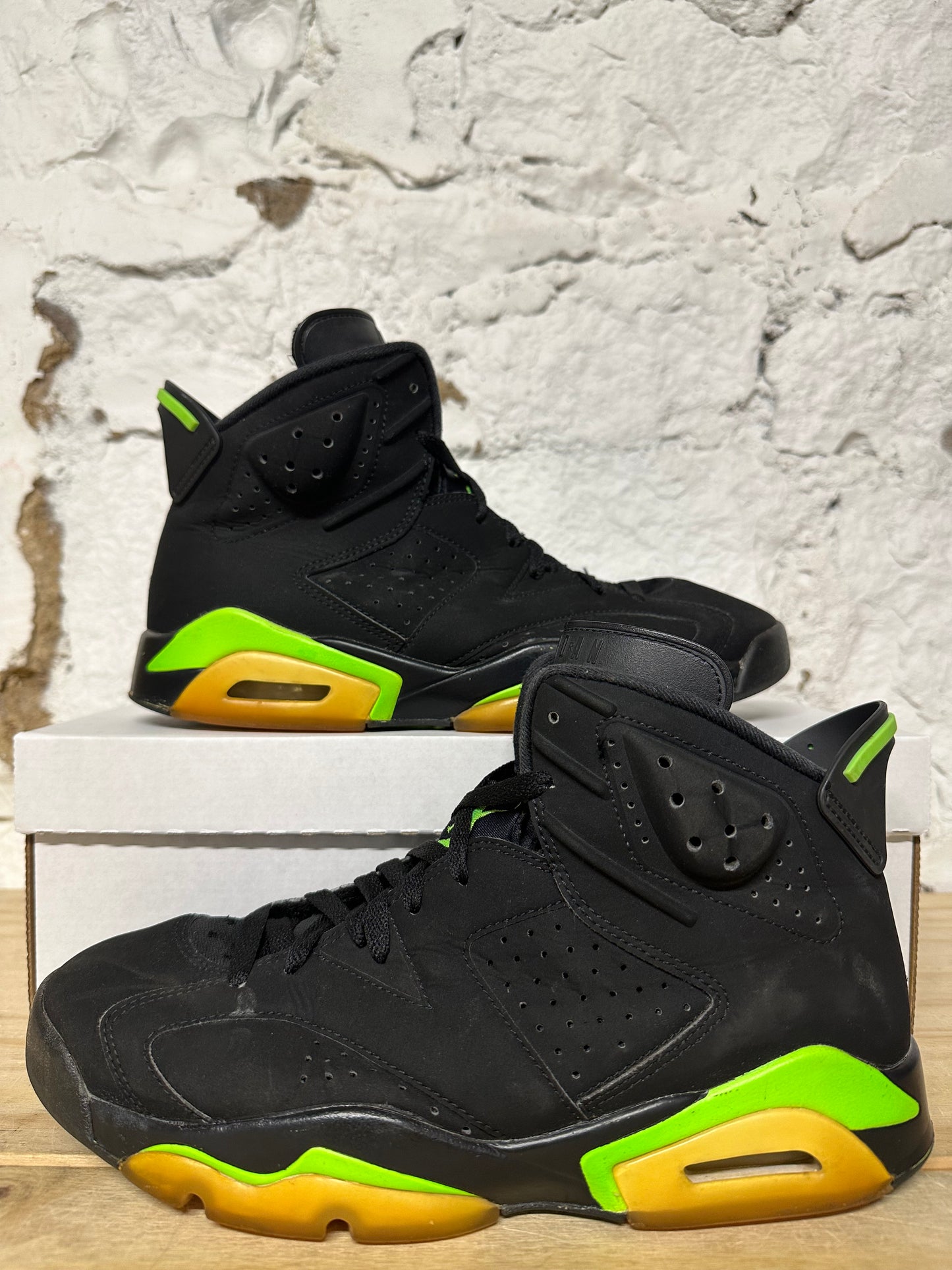 Air Jordan 6 Electric Green Sz 9