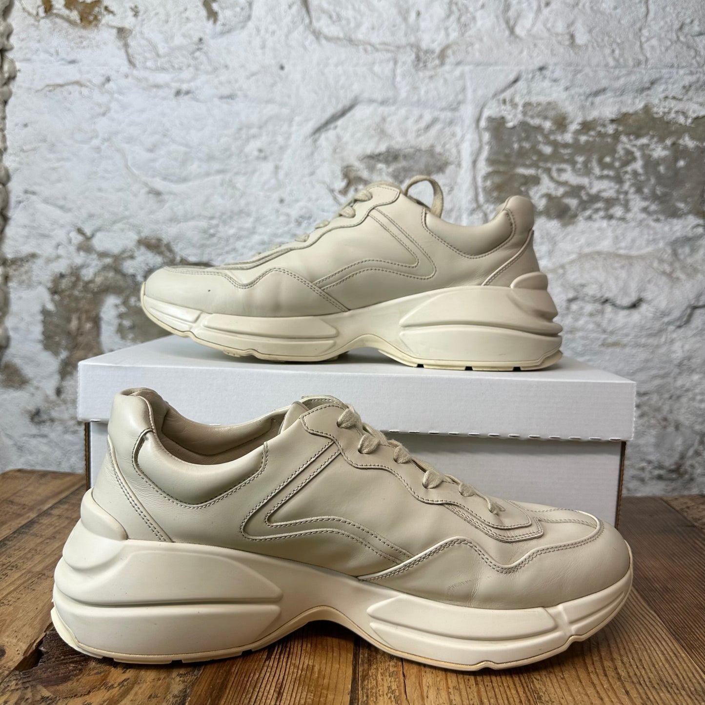 Gucci Rhyton Vintage Logo Cream Sneaker Sz 9