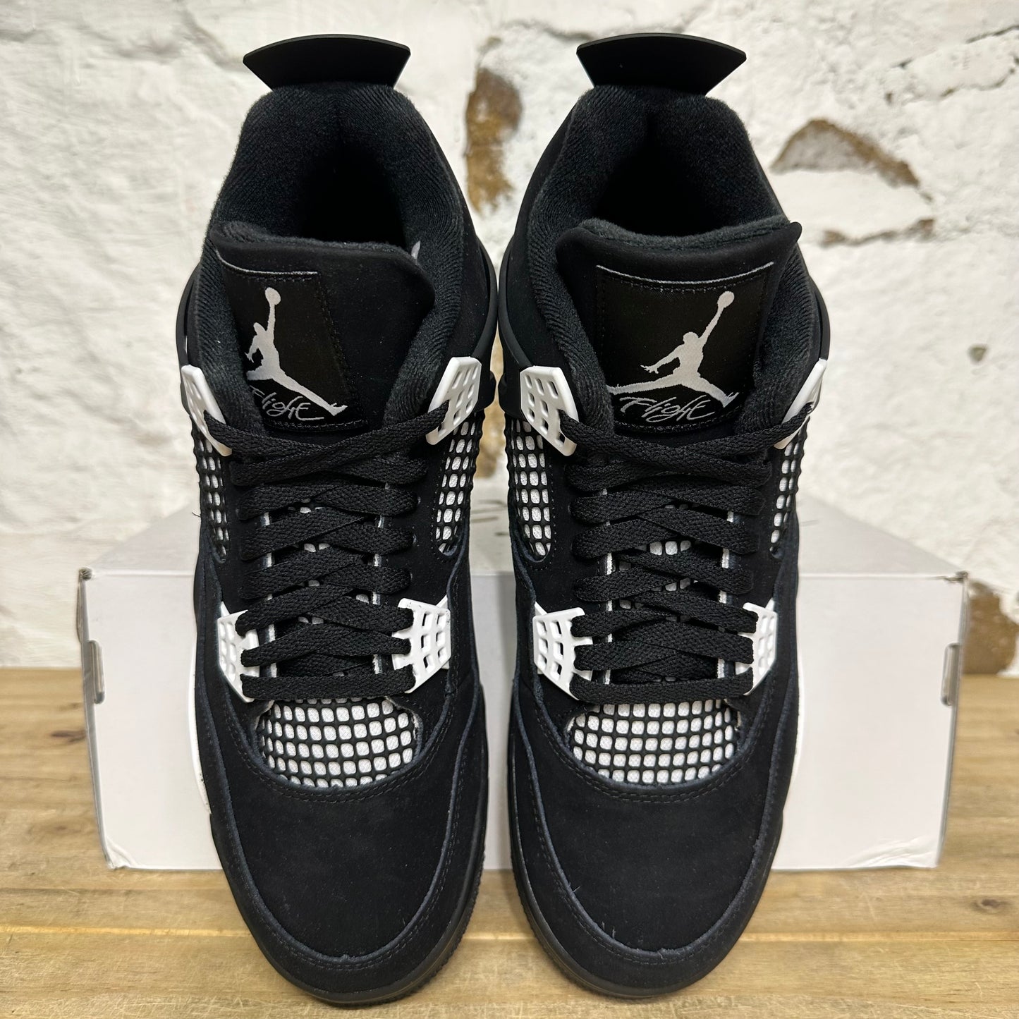 Air Jordan 4 White Thunder Sz 9.5 DS
