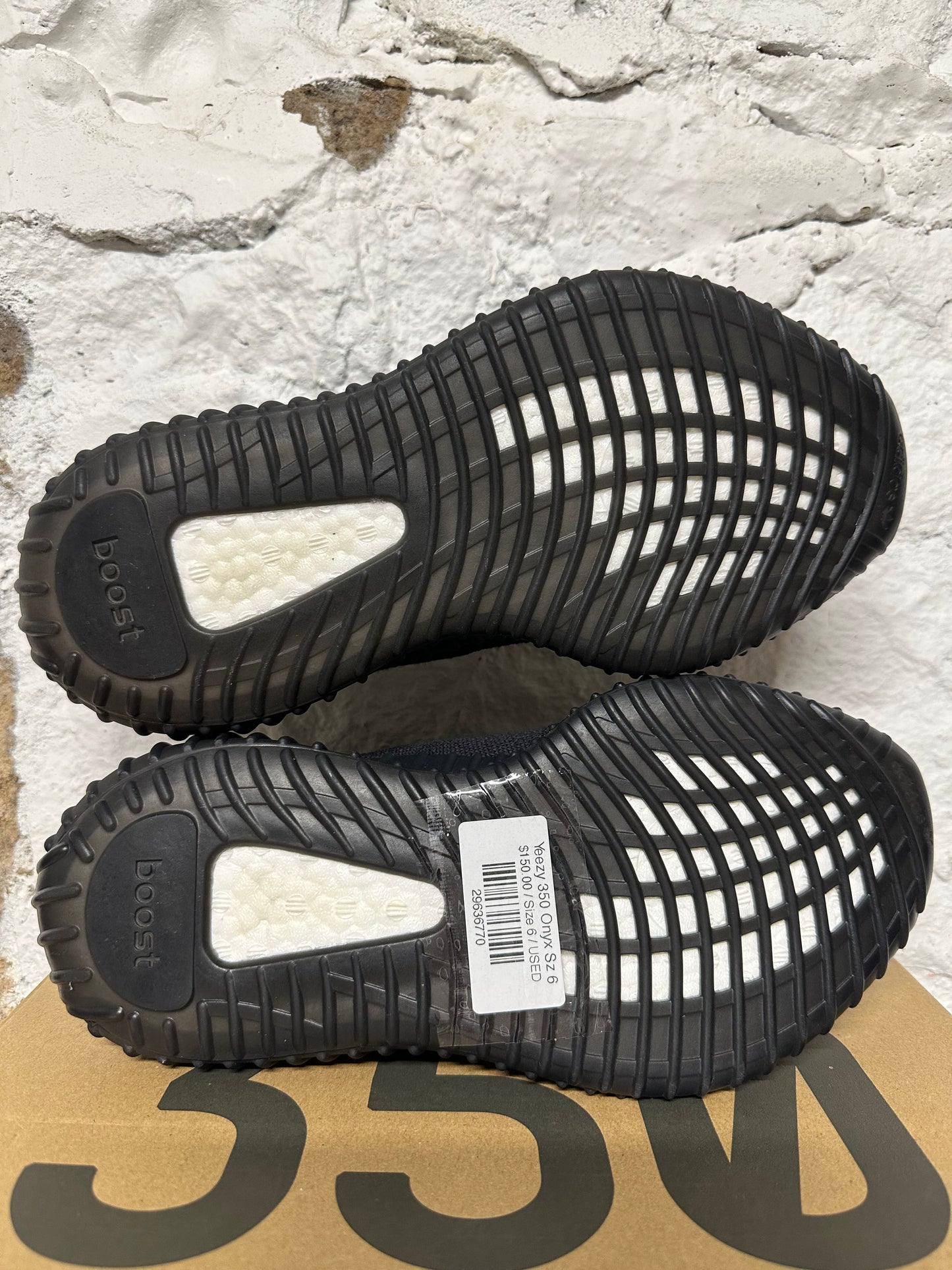 Yeezy 350 V2 Onyx Sz 6
