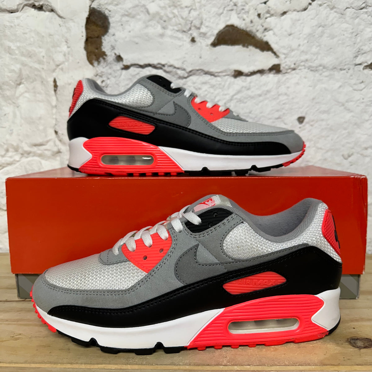Nike Air Max 90 Infrared (2020) Sz 9.5