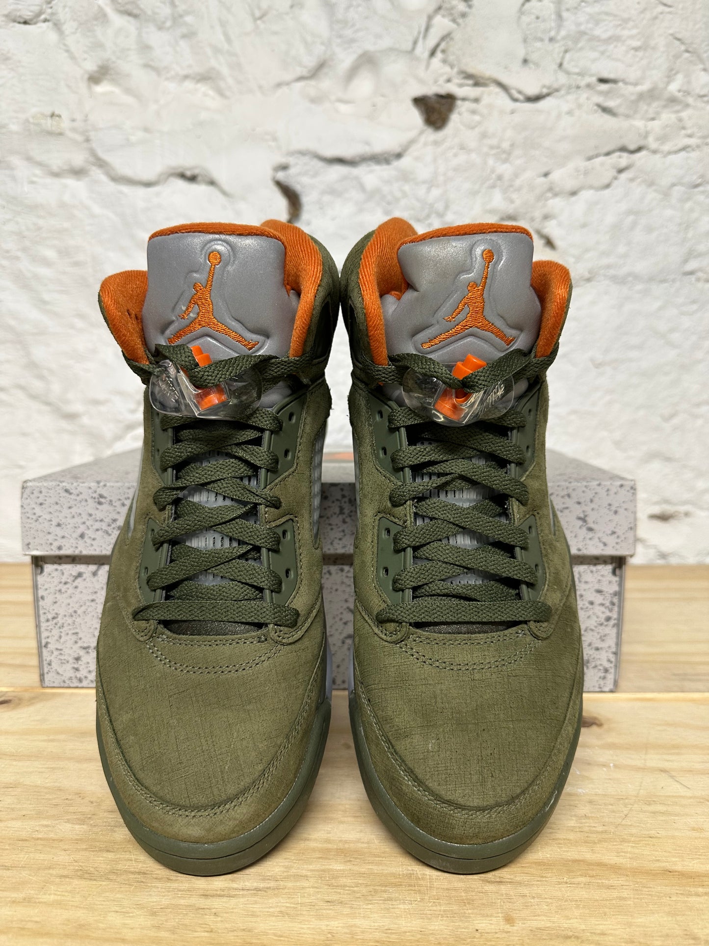 Air Jordan 5 Olive Sz 8.5