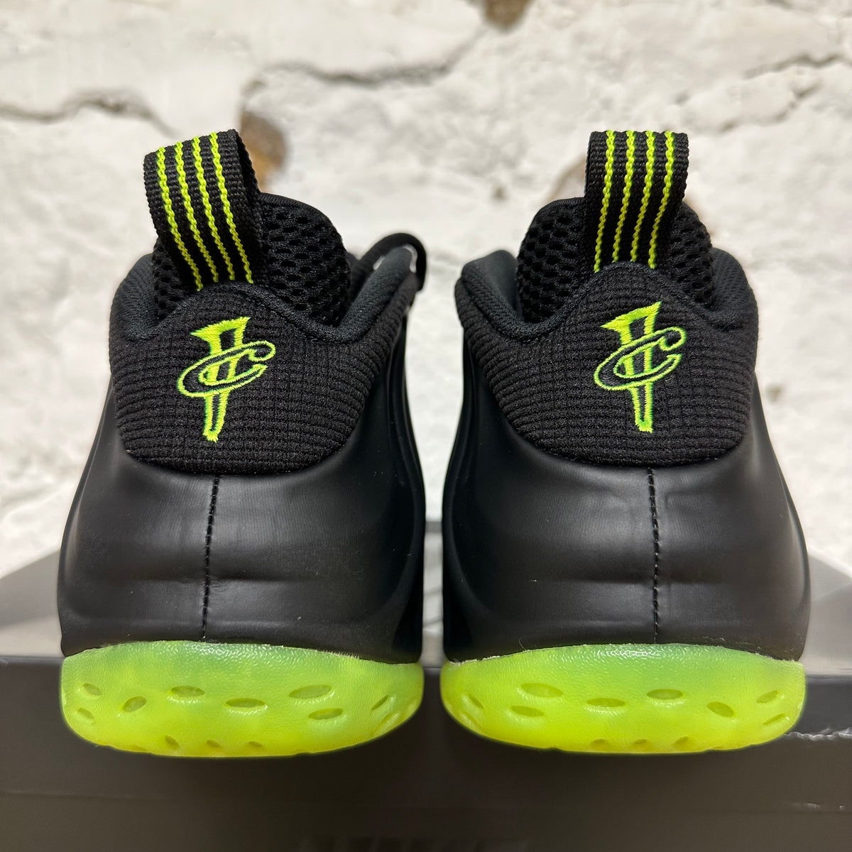 Nike Air Foamposite One Black Volt Sz 11