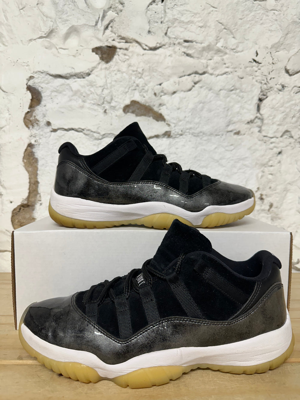 Air Jordan 11 Low Barons Sz 9