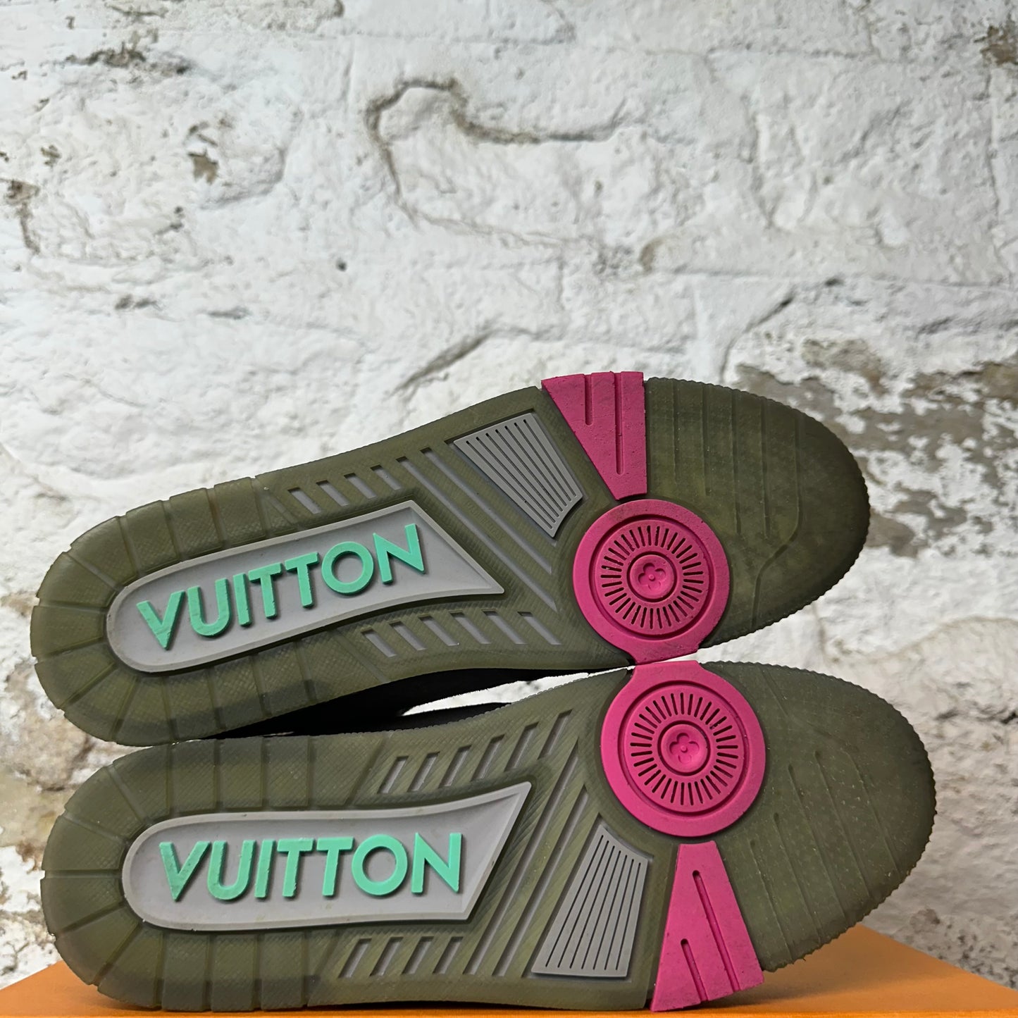 Louis Vuitton Gray Multicolor Trainer Sneaker Sz 10.5 (9LV)