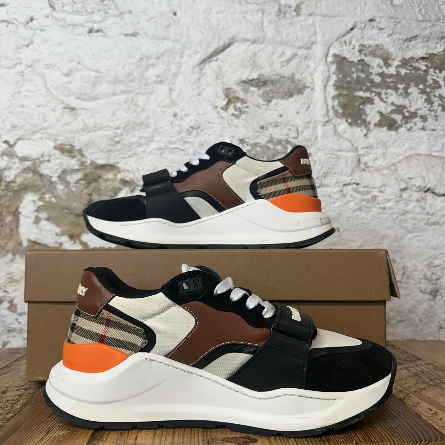 Burberry Ramsey Brown White Black Sneaker Sz 7 (40)