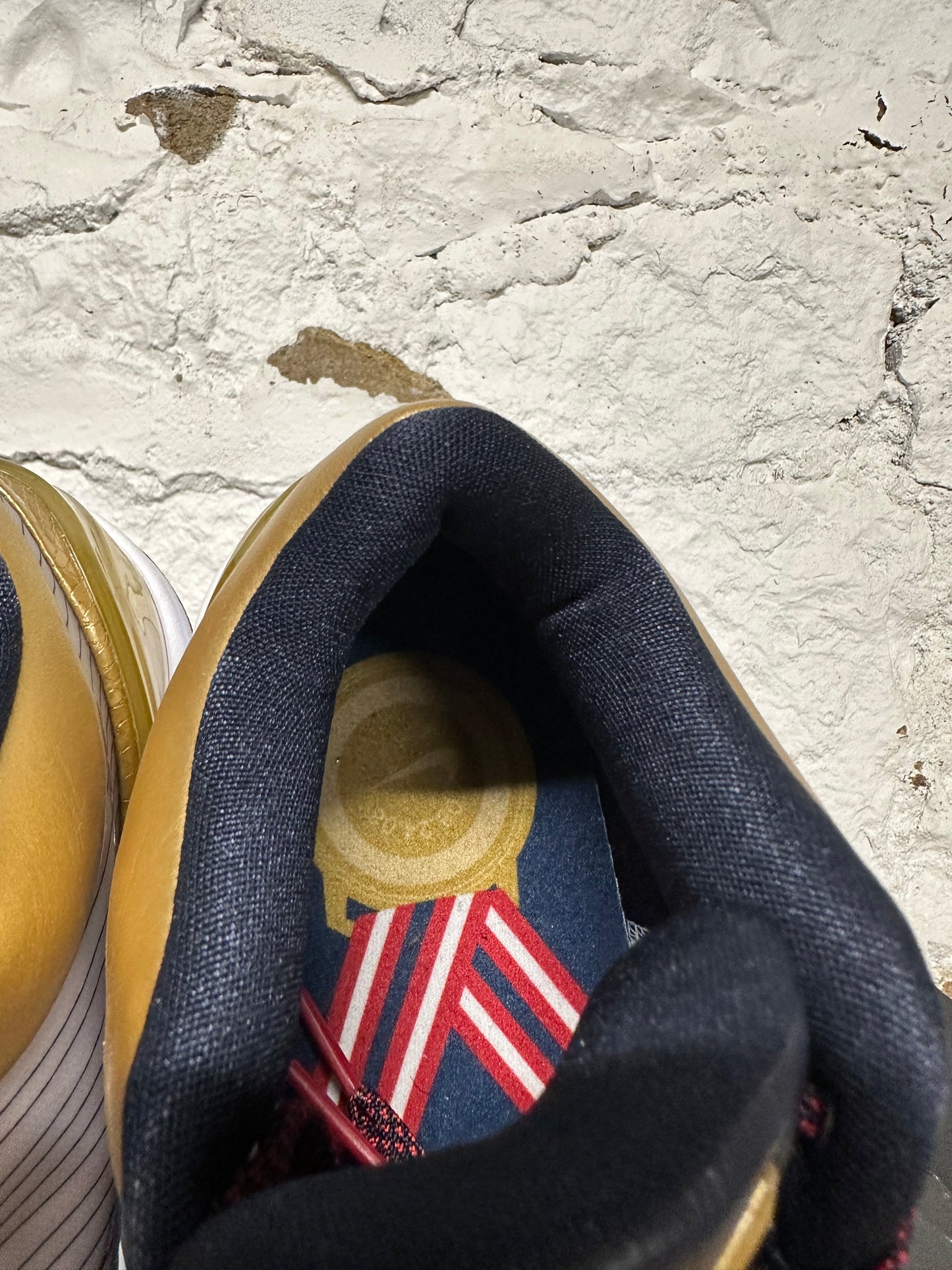 Nike Kobe 4 Gold Medal Sz 7