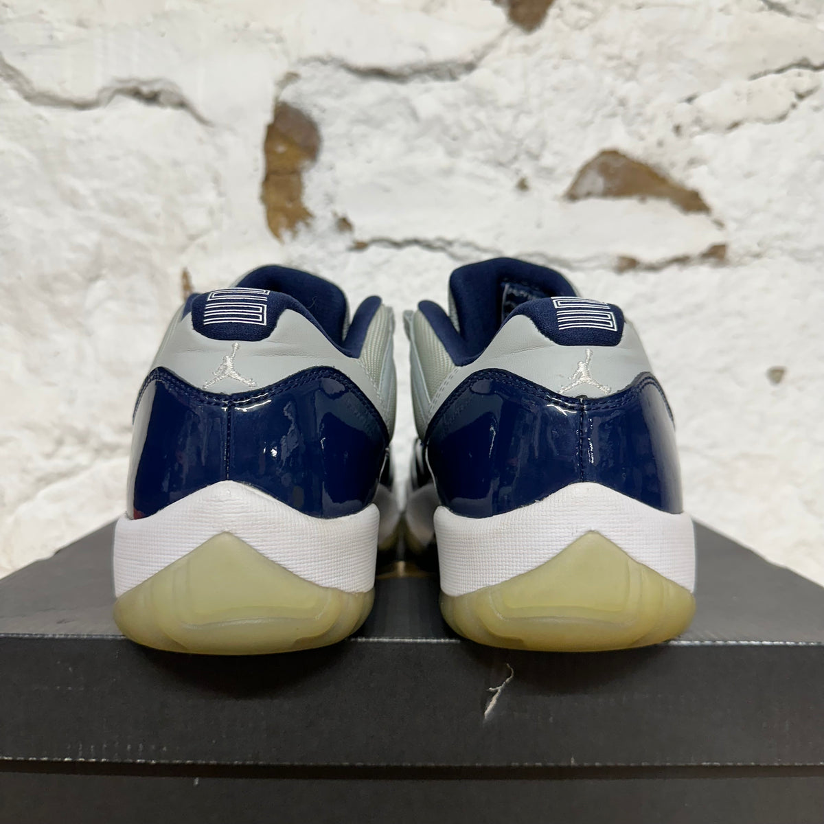 Air Jordan 11 Low Georgetown Sz 9.5