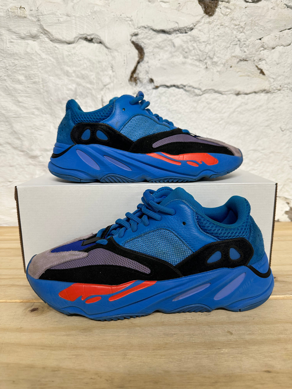 Yeezy 700 Bright Blue Sz 9