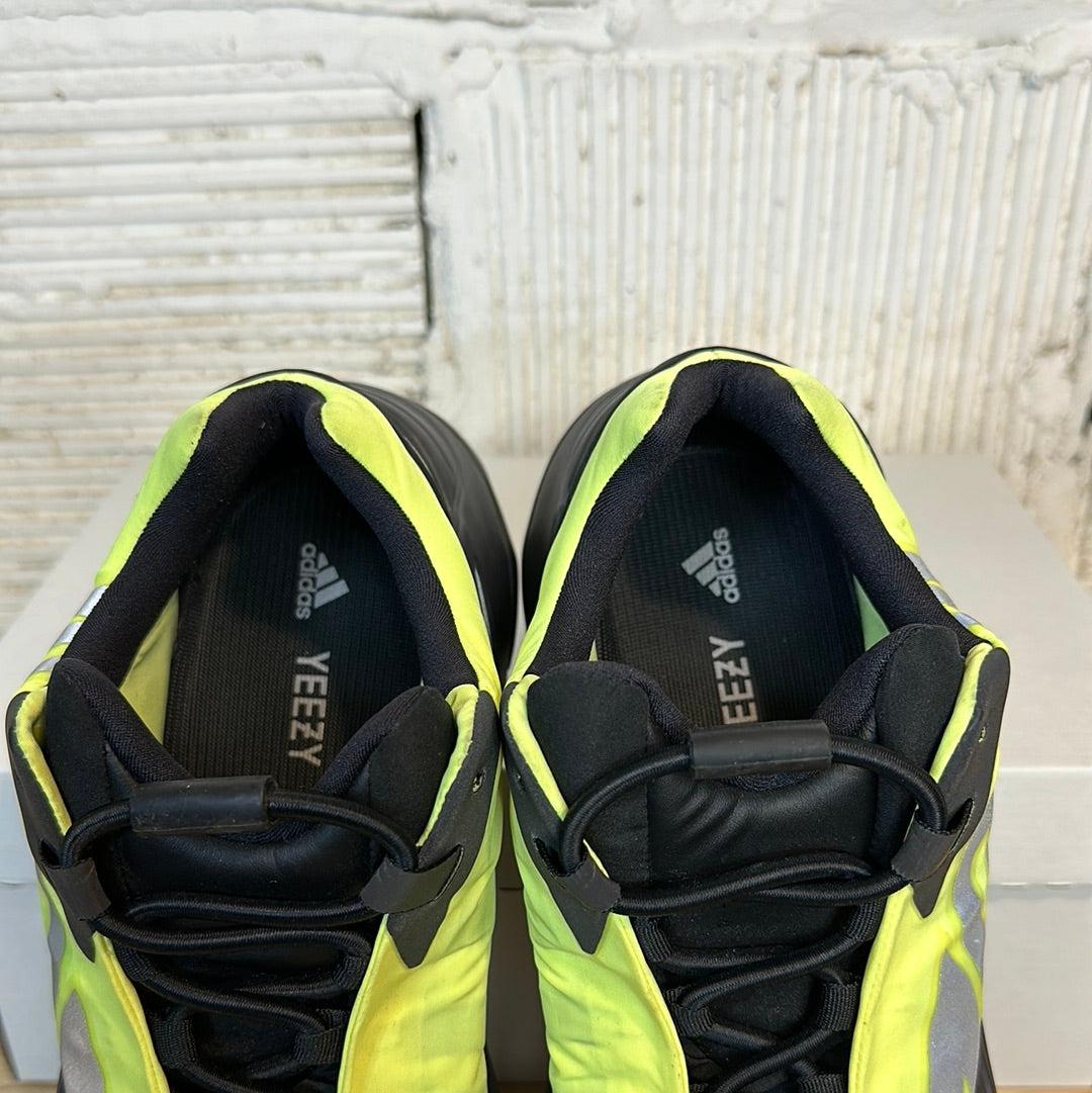 Yeezy 700 MNVN Phosphor Sz 8.5