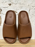 Yeezy Slide Flax Sz 9