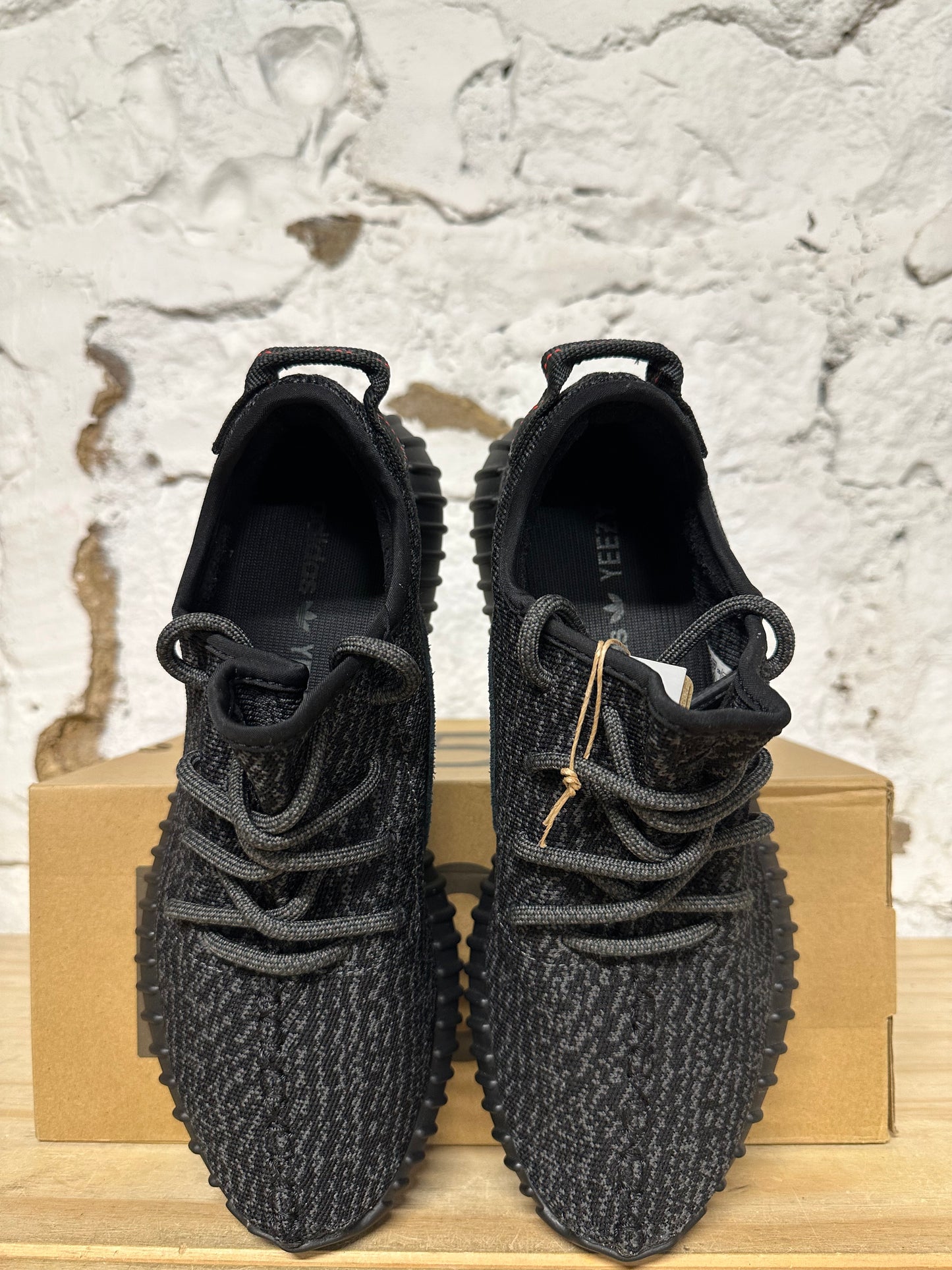 Yeezy 350 Pirate Black Sz 8 DS
