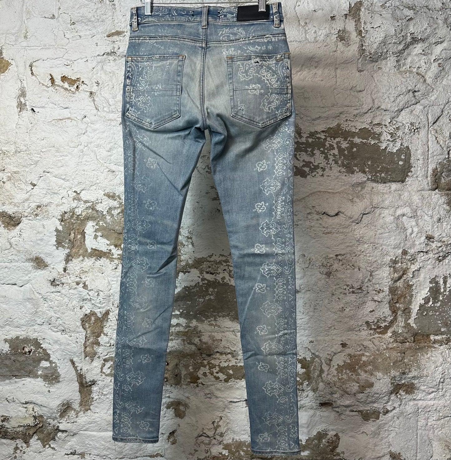 Amiri Knee Rip White Paisley Print Blue Denim Jeans Sz 28