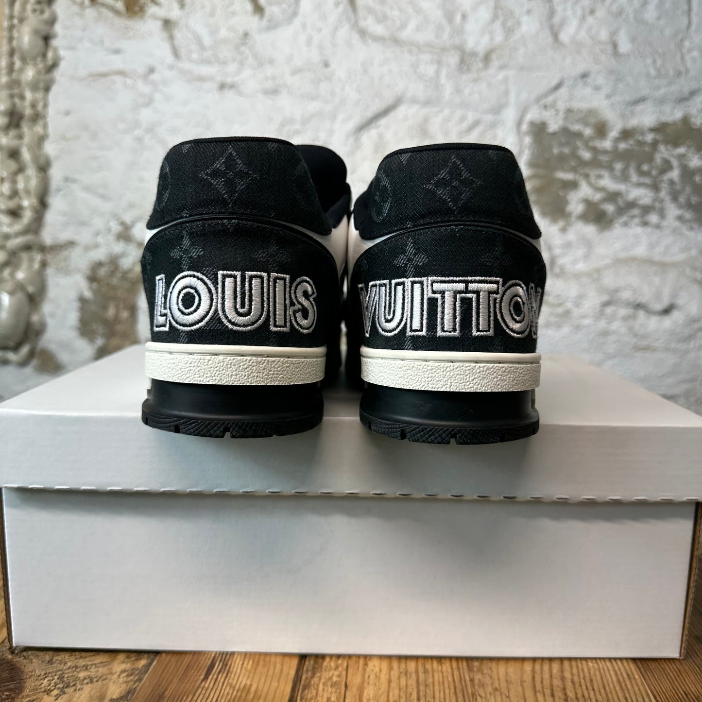 Louis Vuitton Black White Strap Trainer Sneaker Sz 10 (8.5LV)