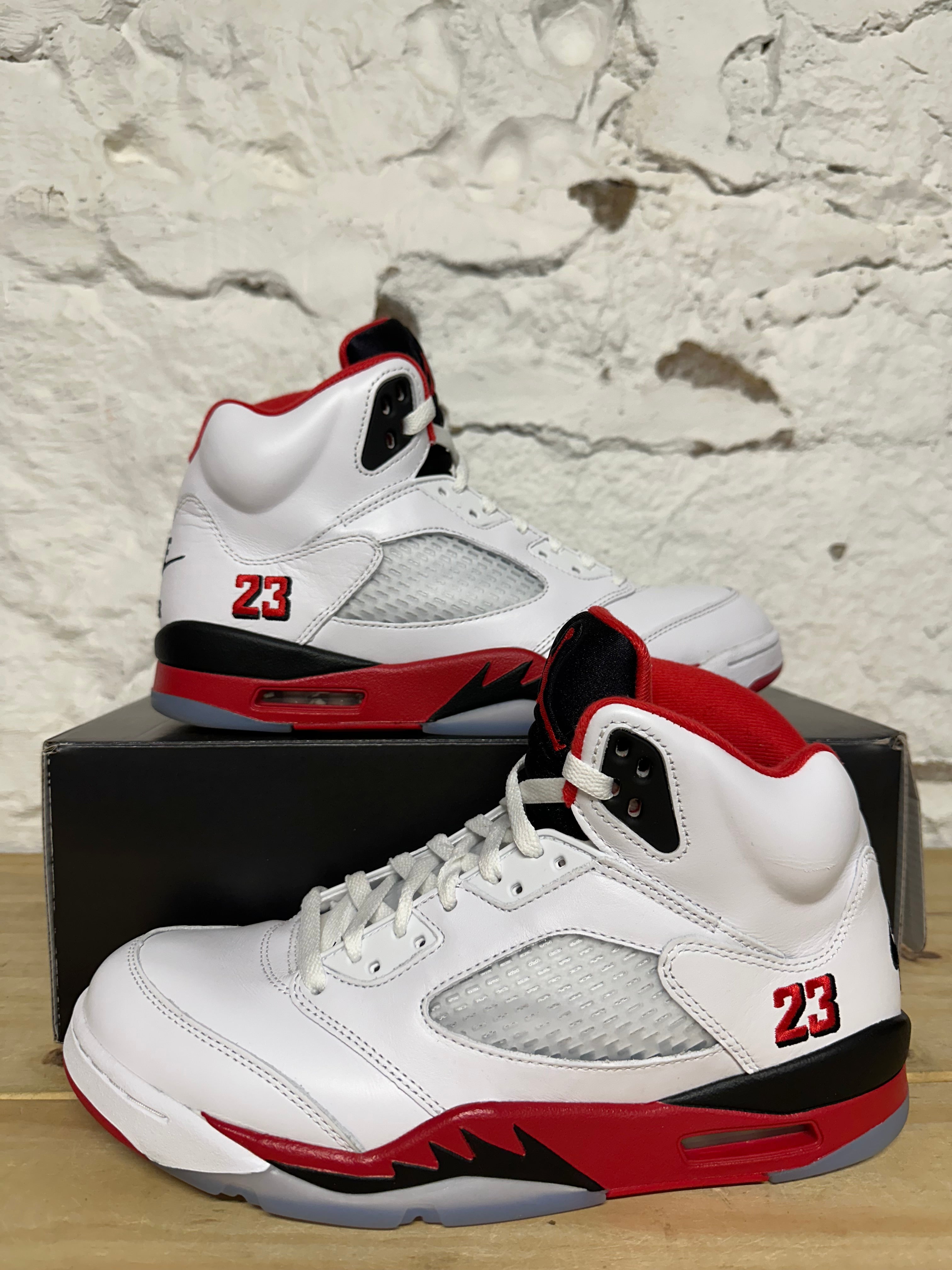 Air Jordan 5 Fire Red Black Tongue (2025) Sz 10