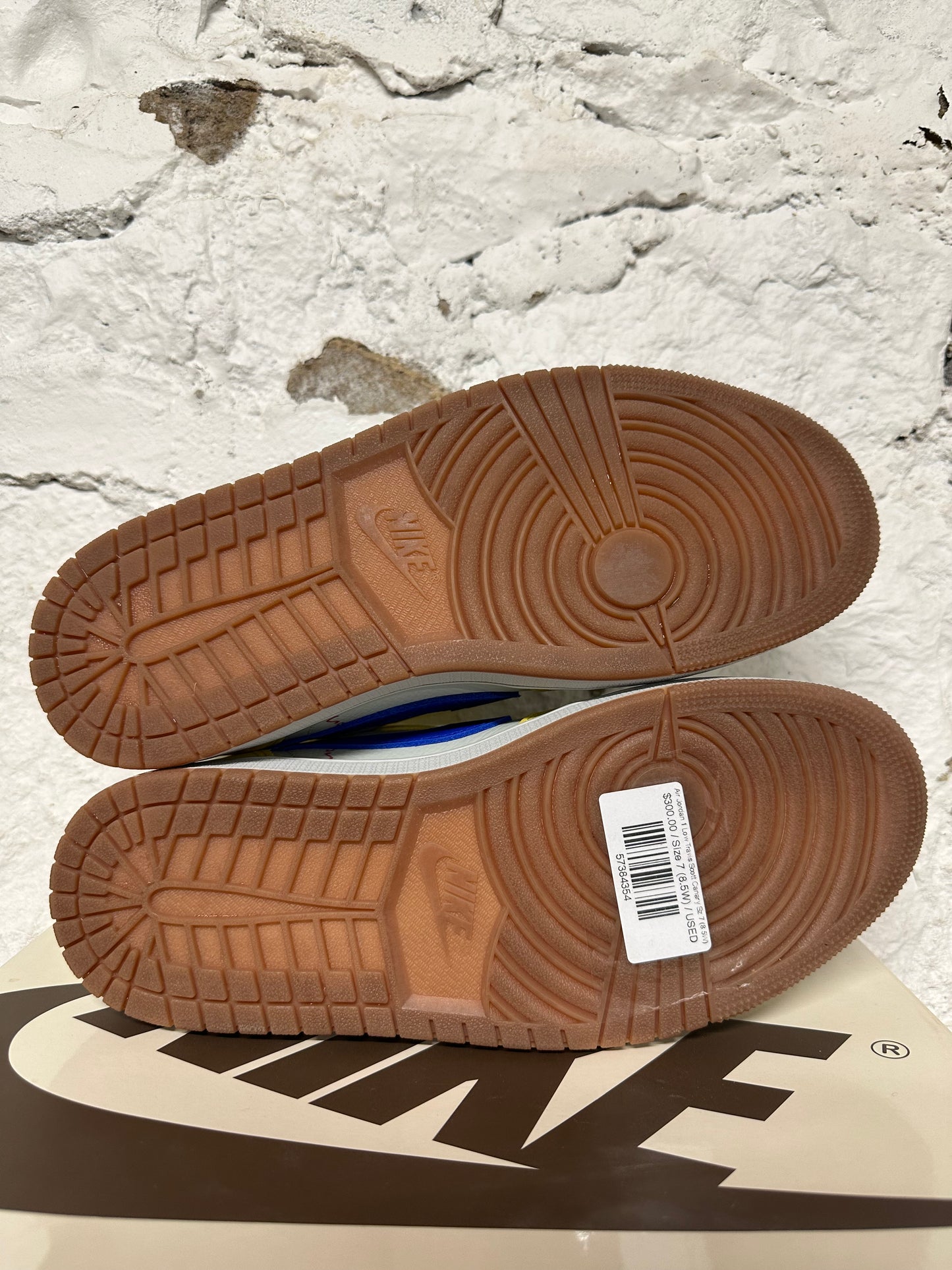 Air Jordan 1 Low Travis Scott Canary Sz 7 (8.5W)