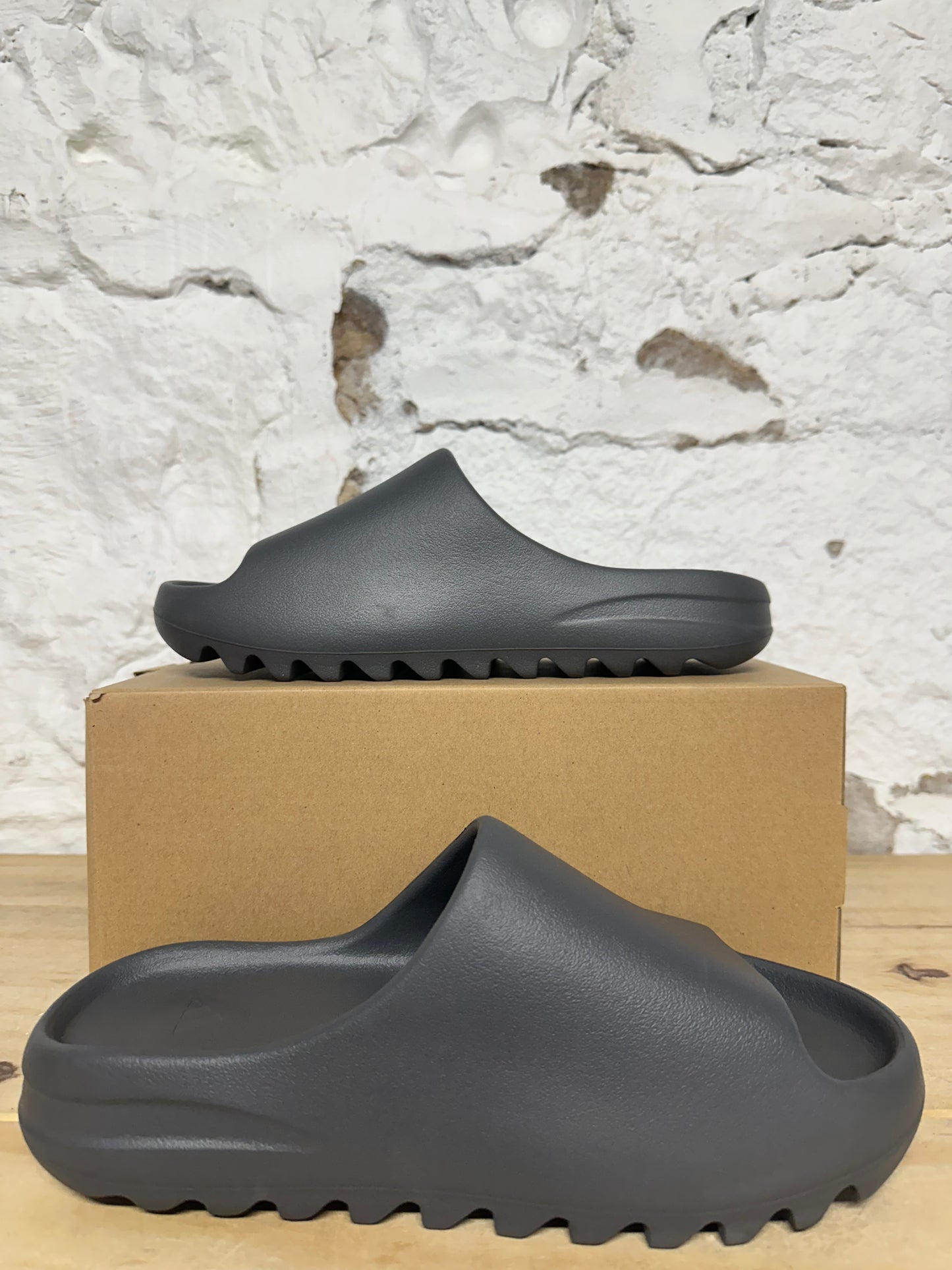Yeezy Slide Granite Sz 9