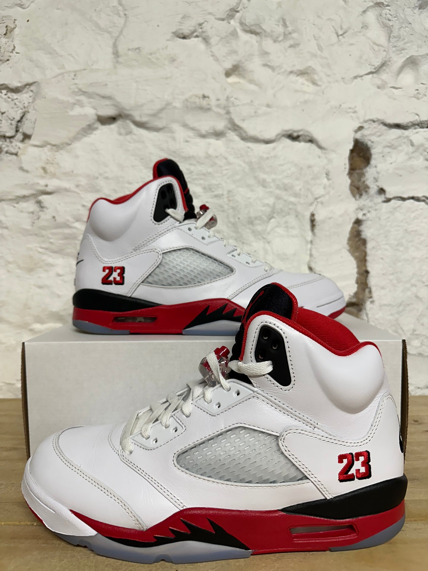 Air Jordan 5 Fire Red Black Tongue (2025) Sz 10