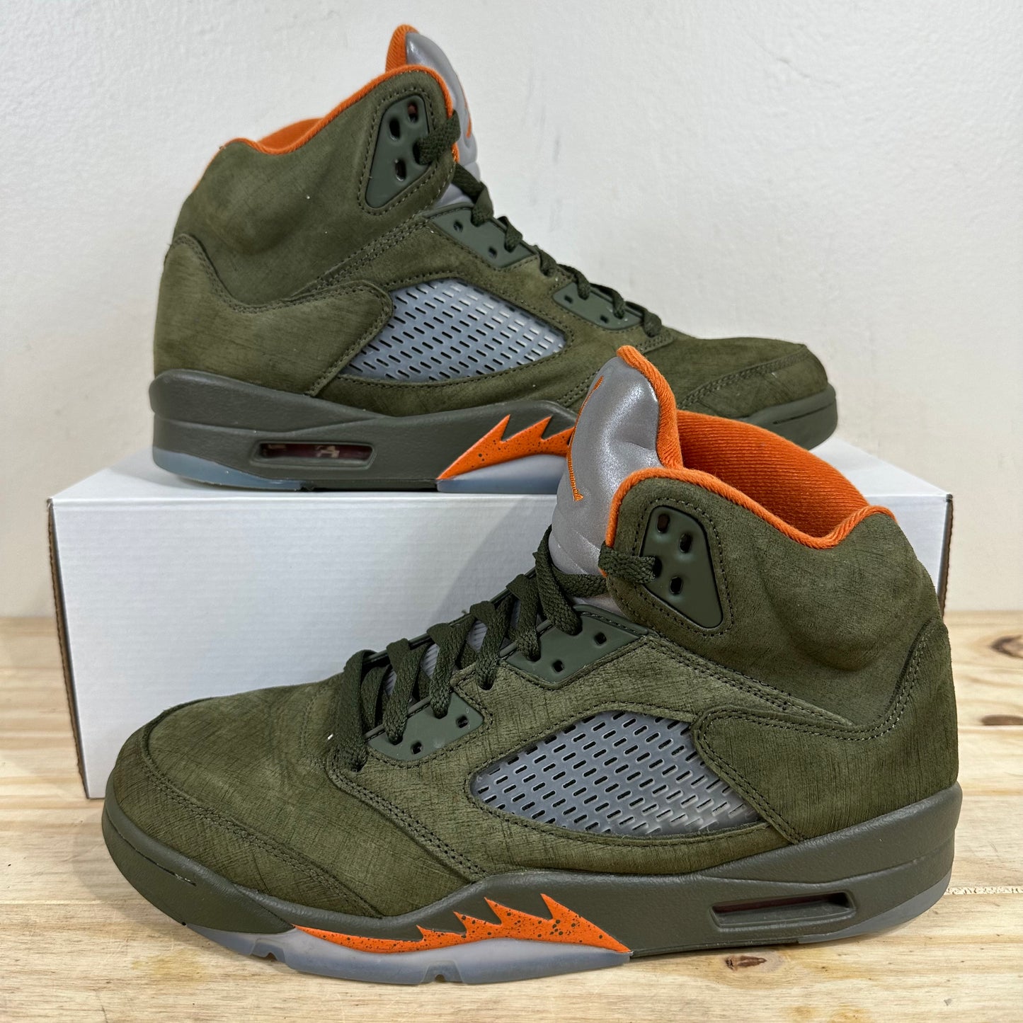 Air Jordan 5 Olive Sz 10