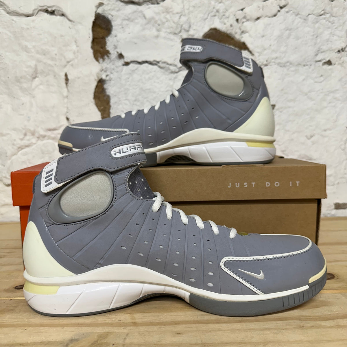 Nike Air Zoom Huarache 2K4 Stealth White Sz 10 DS