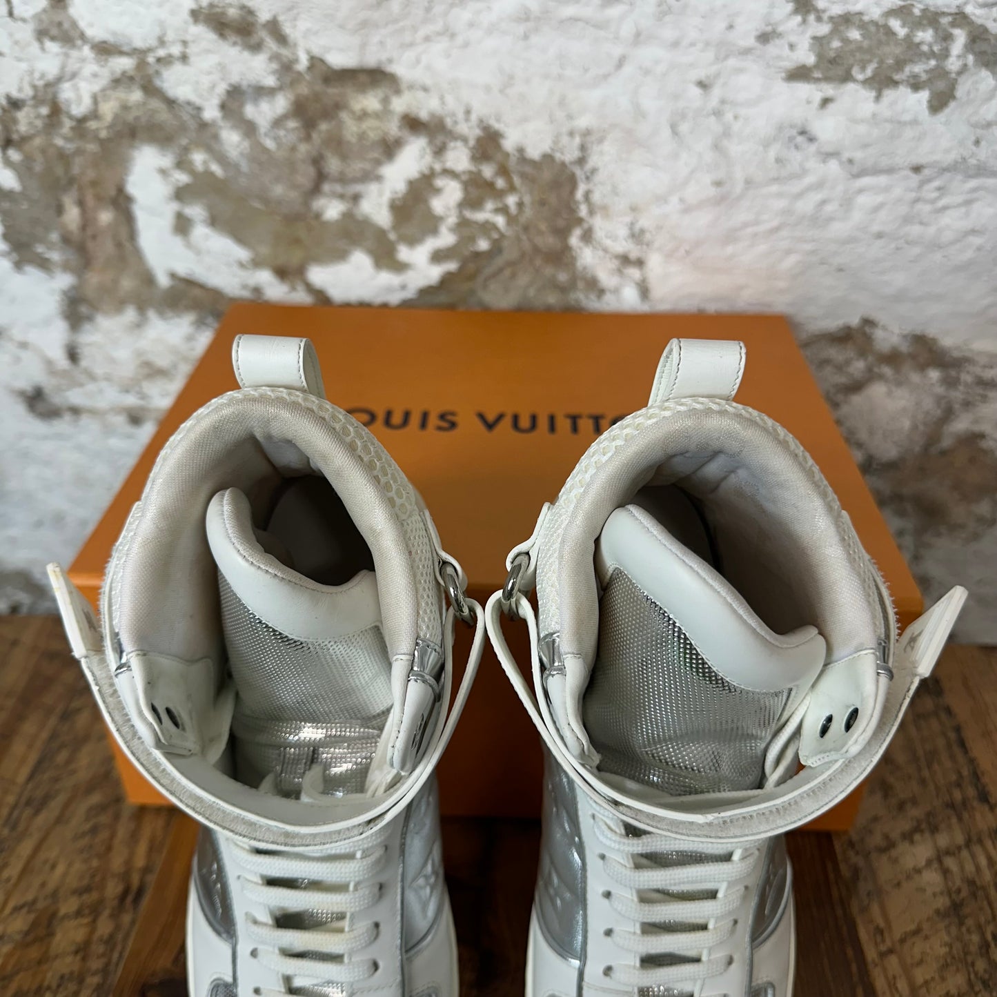 Louis Vuitton High Silver Monogram Rivoli Sneaker Sz 7 (40)