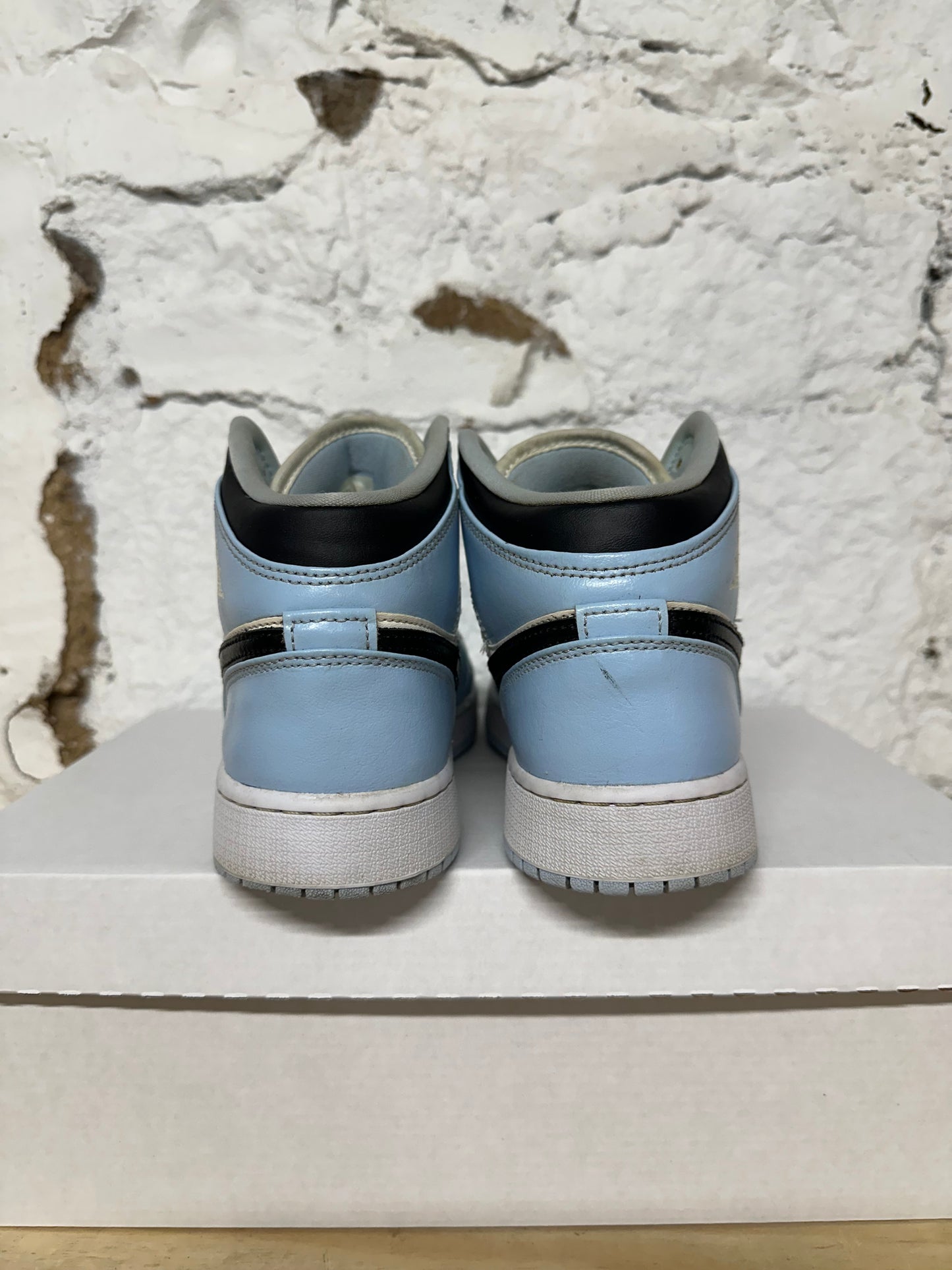 Air Jordan 1 Mid Ice Blue Sz 7Y