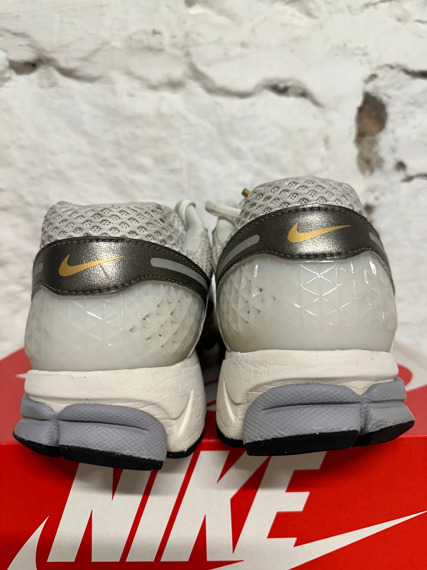 Nike Zoom Vomero 5 Platinum Tint Metallic Gold Sz 11