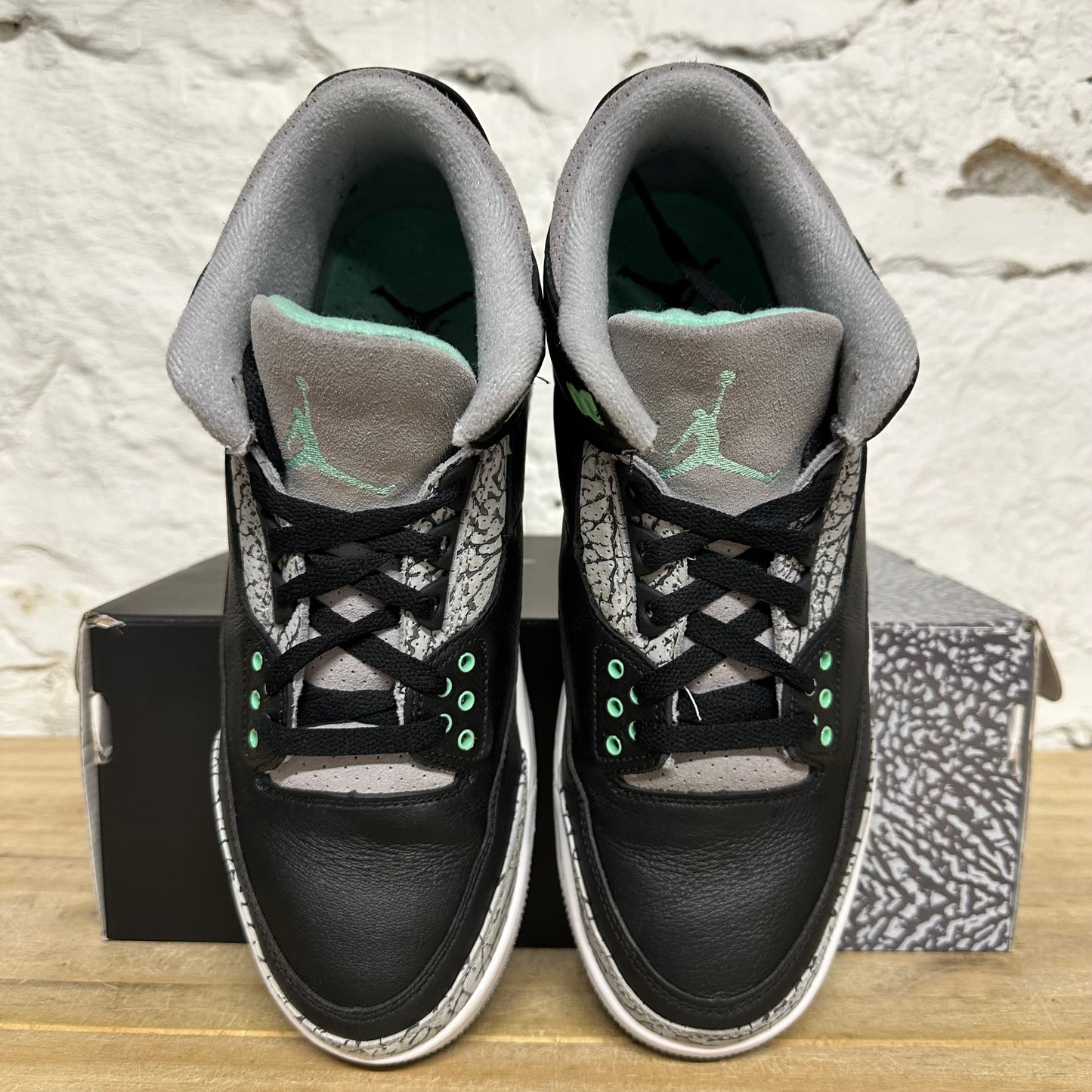 Air Jordan 3 Green Glow Sz 9