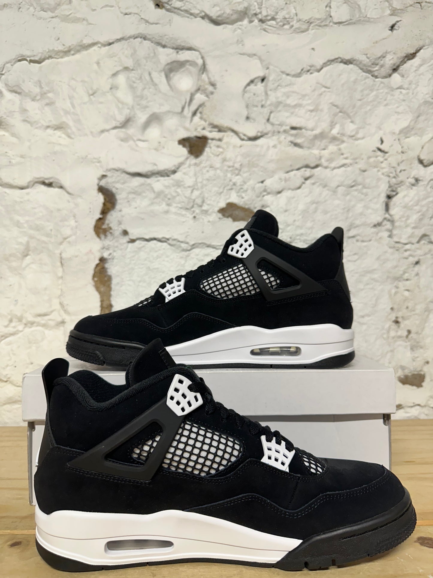 Air Jordan 4 White Thunder Sz 10.5 DS