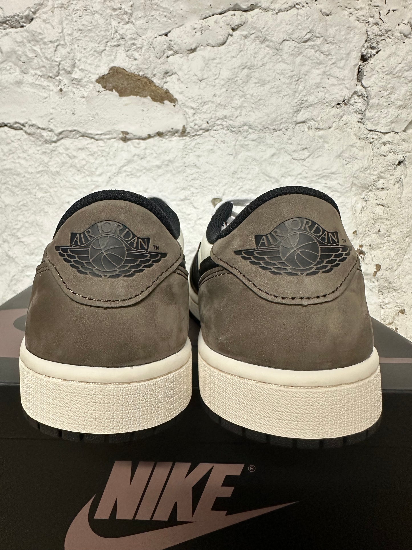 Air Jordan 1 Low Mocha Sz 9 DS