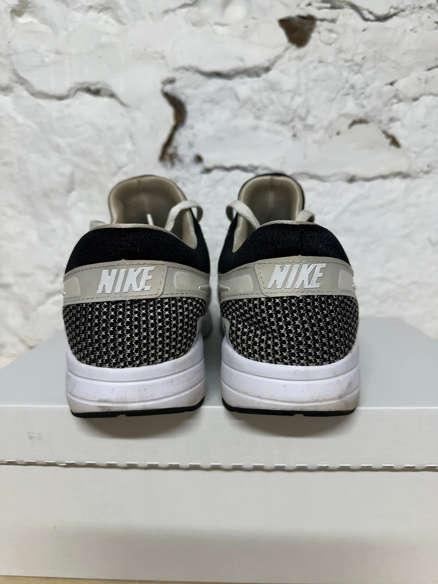 Nike Air Max Zero Essential Oreo Sz 9.5