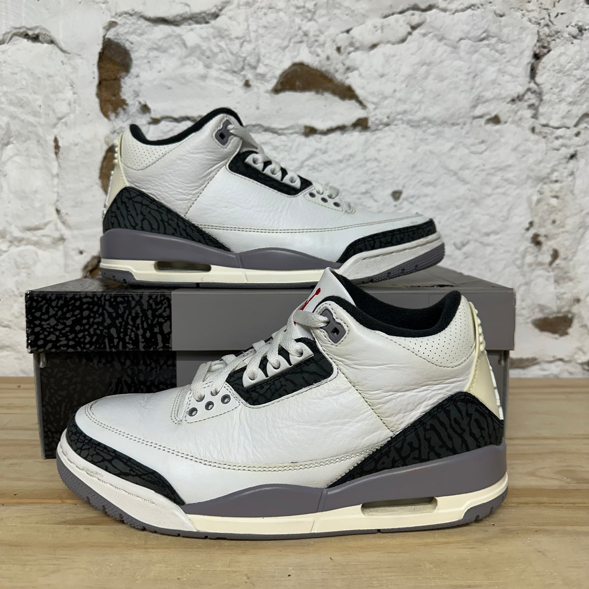 Air Jordan 3 Cement Grey Sz 8