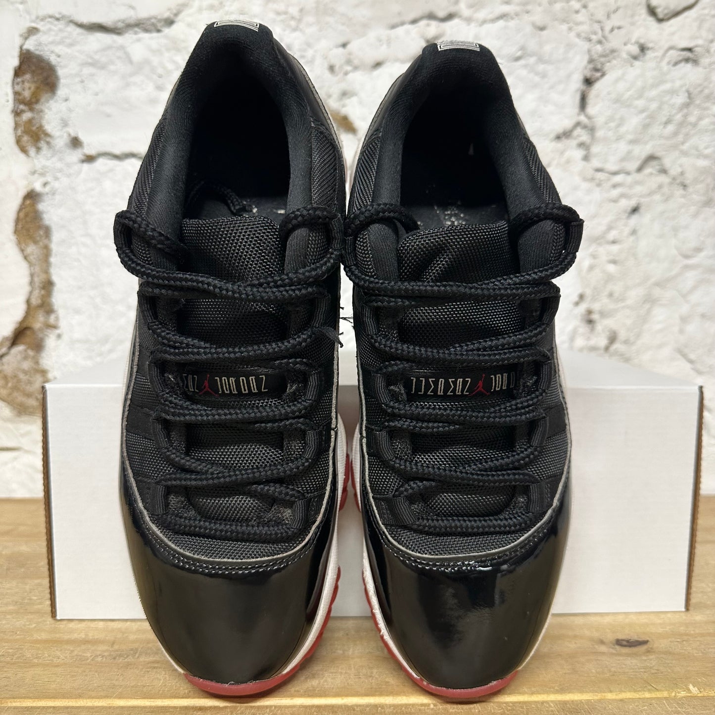 Air Jordan 11 Low Bred Sz 8.5