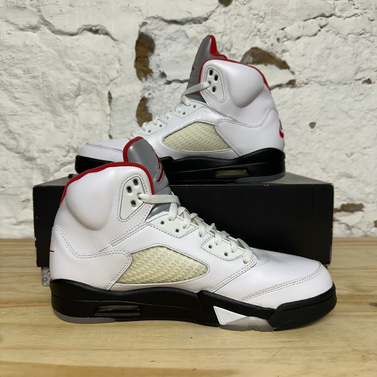 Air Jordan 5 Fire Red Silver Tongue (2020) Sz 9