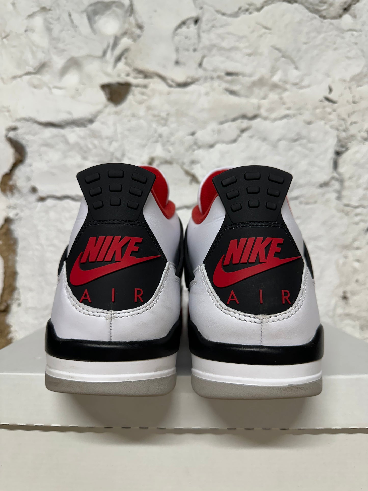 Air Jordan 4 Fire Red Sz 11