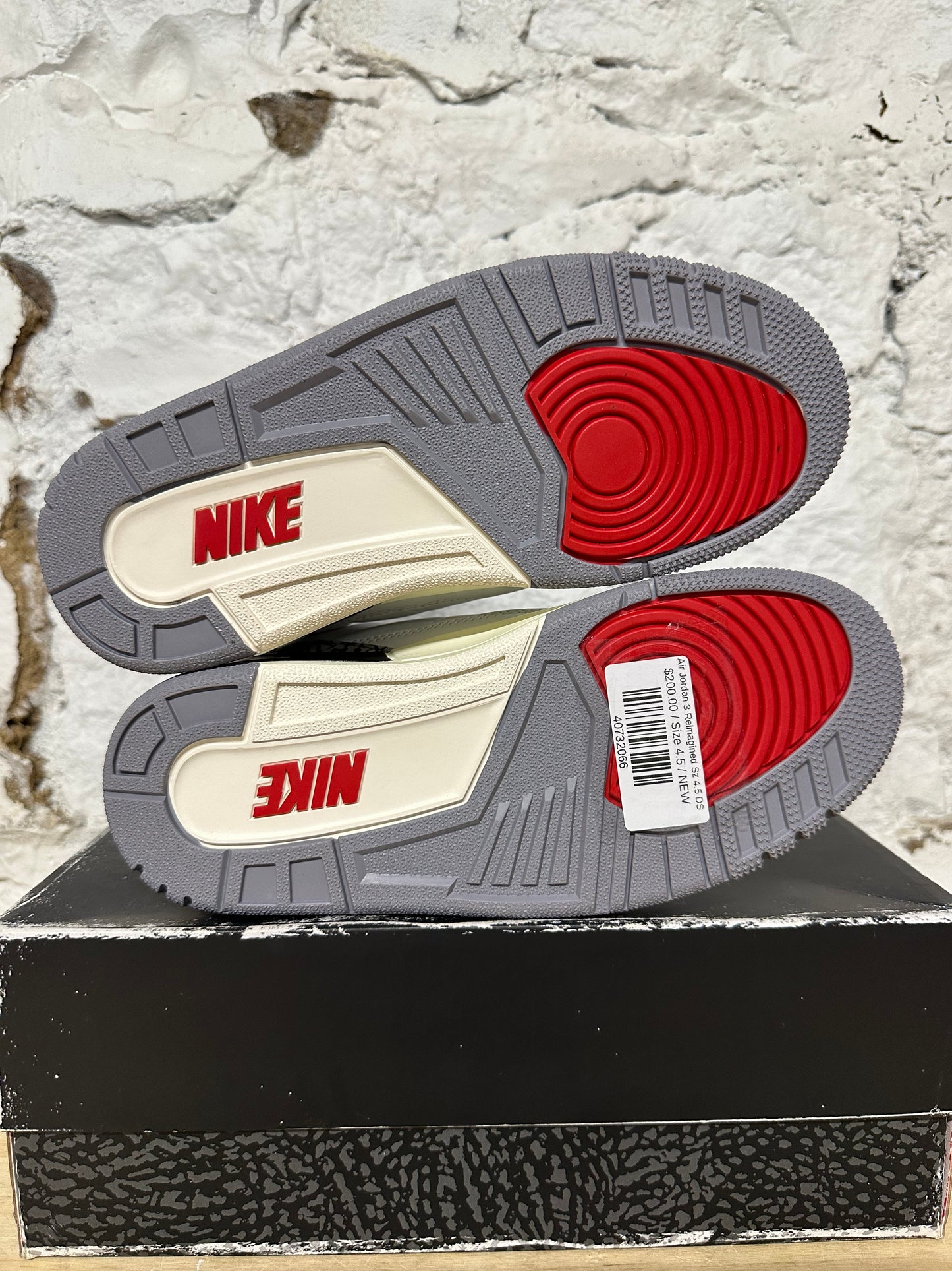 Air Jordan 3 Reimagined Sz 4.5 DS