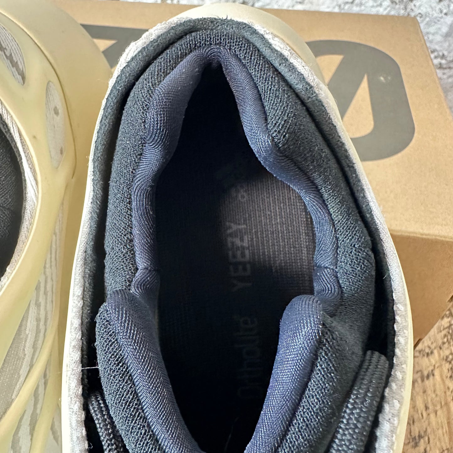 Yeezy 700 Azael Sz 9