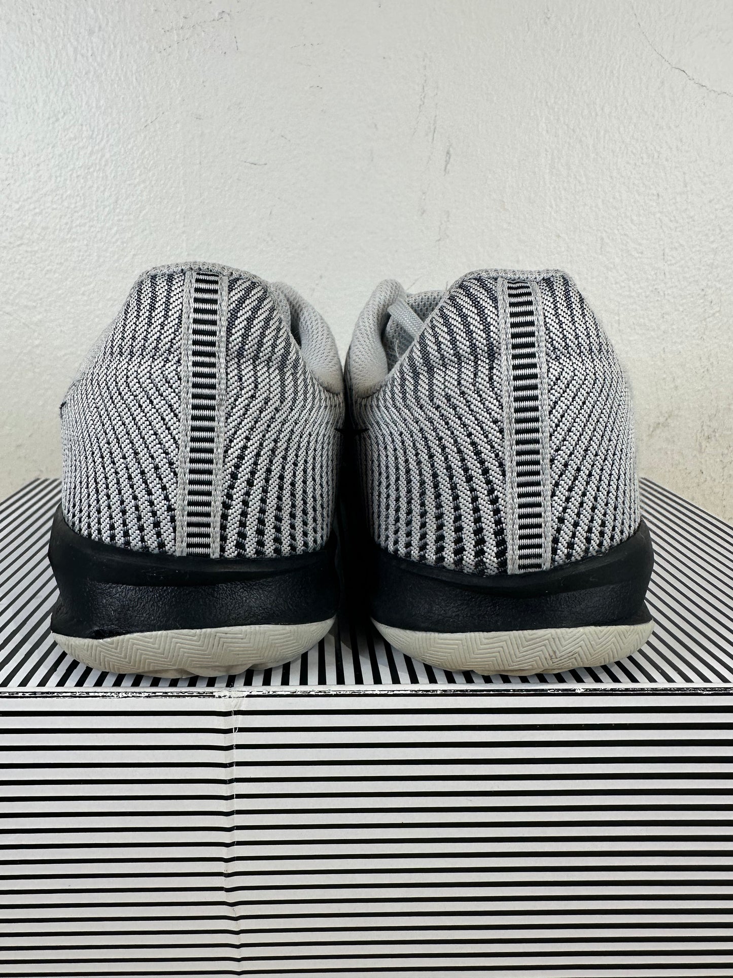Nike KB Mentality 2 Wolf Grey Sz 8