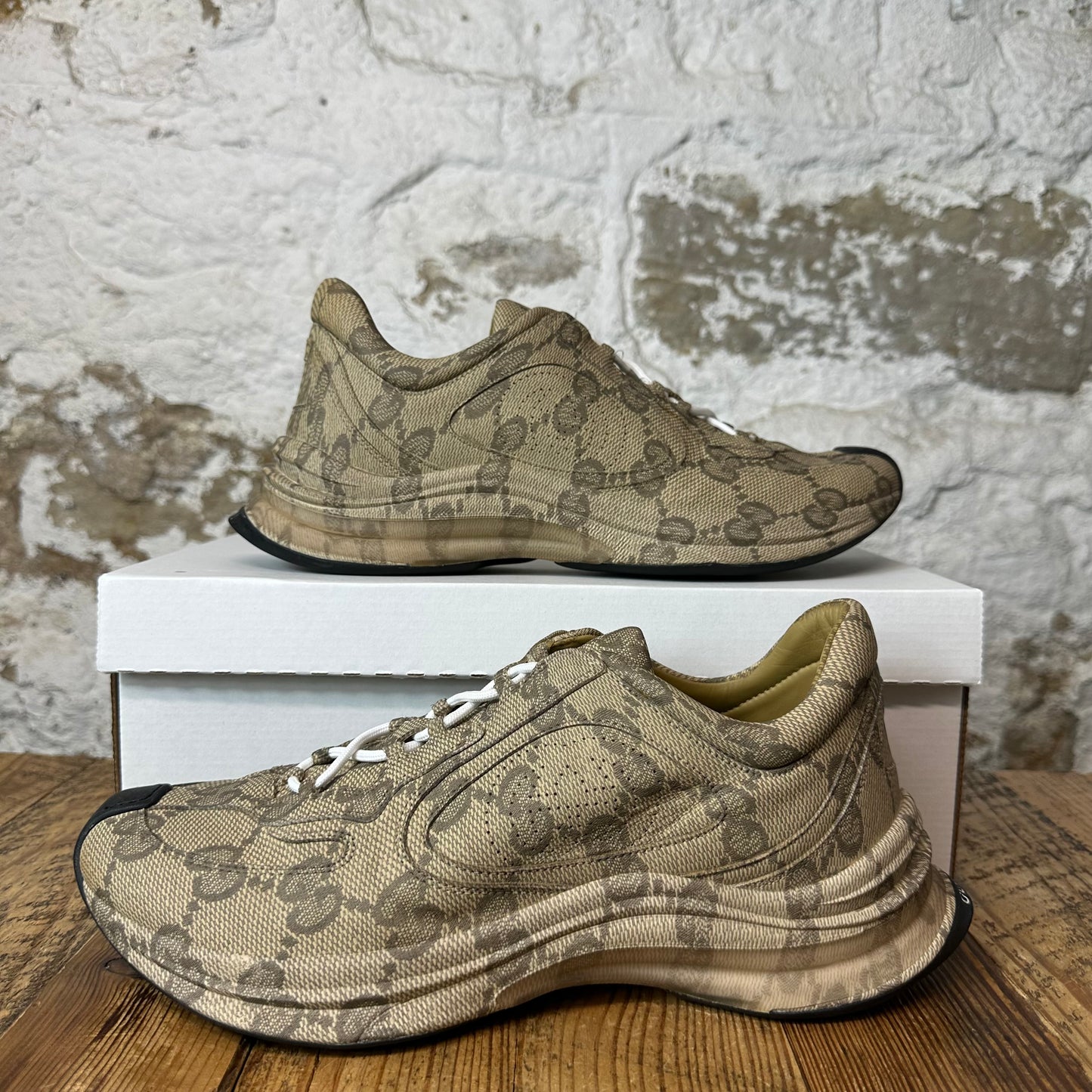 Gucci GG Monogram Ebony Run Sneaker Sz 9