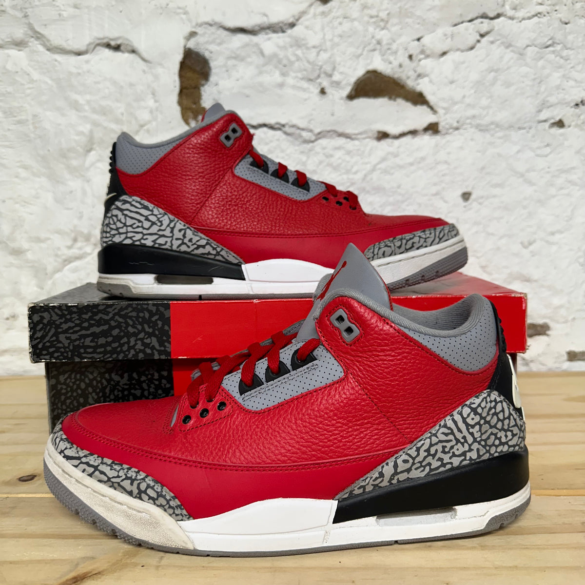 Air Jordan 3 Unite Fire Red Sz 11.5