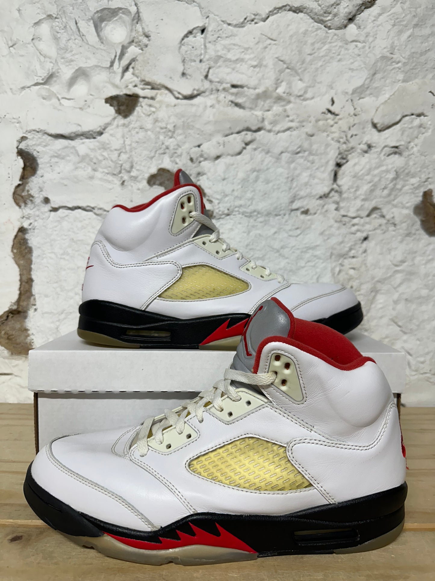 Air Jordan 5 Fire Red Sz 11