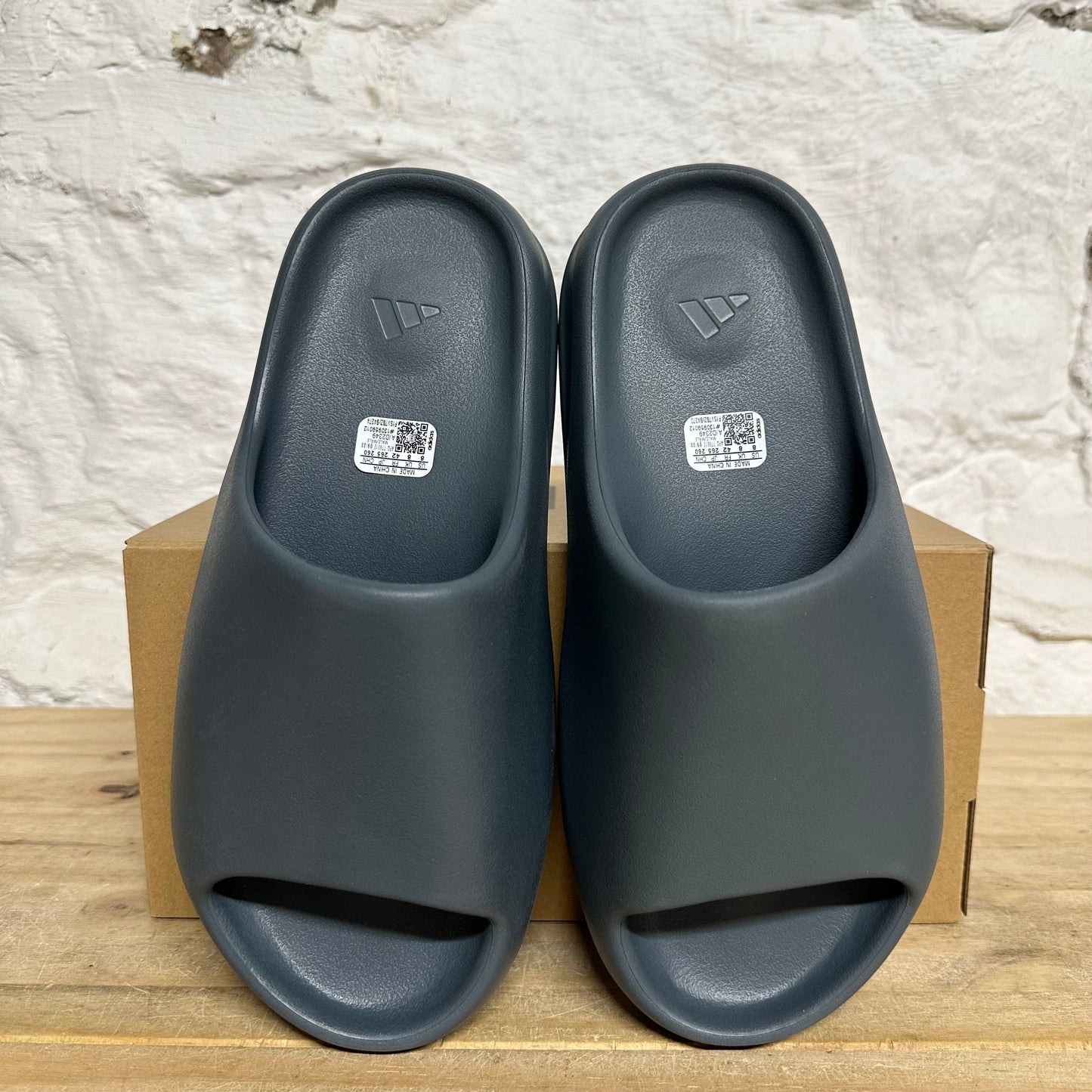 Yeezy Slide Slate Marine Sz 8 DS
